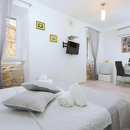 Luxe Diocletian Stones Centre * Split