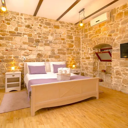 Luxe Diocletian Stones Centre *