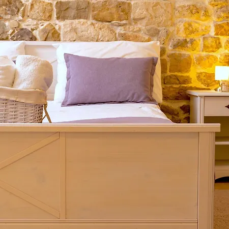 Luxe Diocletian Stones Centre *