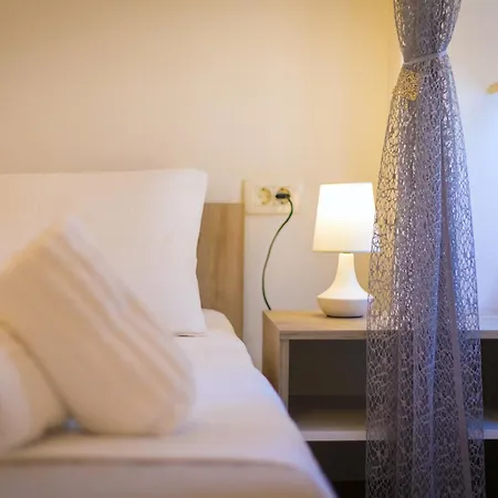 Luxe Diocletian Stones Centre Split