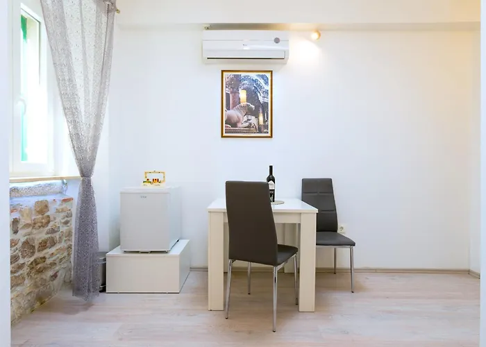 Luxe Diocletian Stones Centre Apartman *